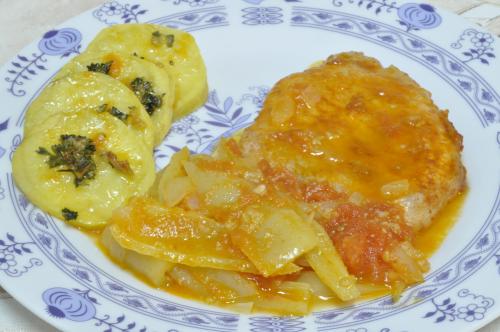 Jak uvařit vepřová žebírka s rajčaty a paprikou ? Snadné recept, připravený za 30 - 45 minut